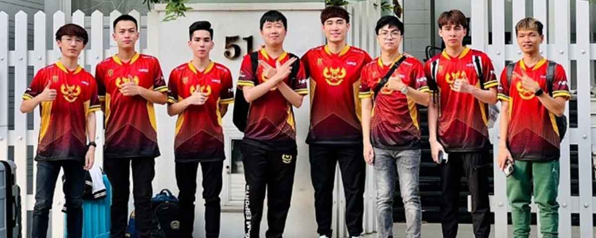 Tuyển Liên Minh Huyền Thoại Việt Nam bay ra Hà Nội để dự SEA Games 31