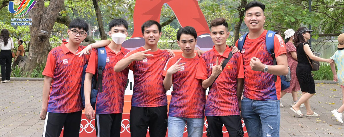 Đội tuyển Mobile Legends quốc gia Việt Nam giao lưu với fan trước thềm SEA Games 31
