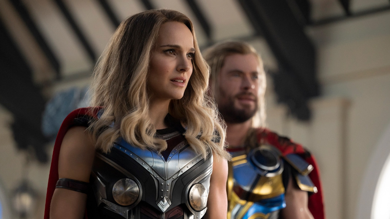 “Bạn gái Thor” ngoài đời thực: "Thiên Nga Đen" lộng lẫy của Hollywood, tốt nghiệp cử nhân đại học Havard